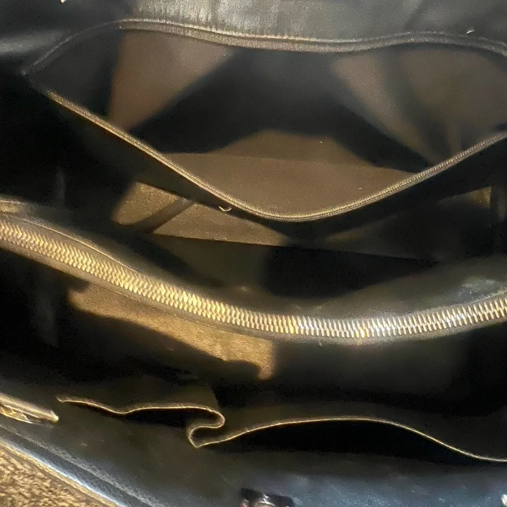 Chanel Caviar Large Be Tote- 100% authentic east west style - Picture 9 of 12